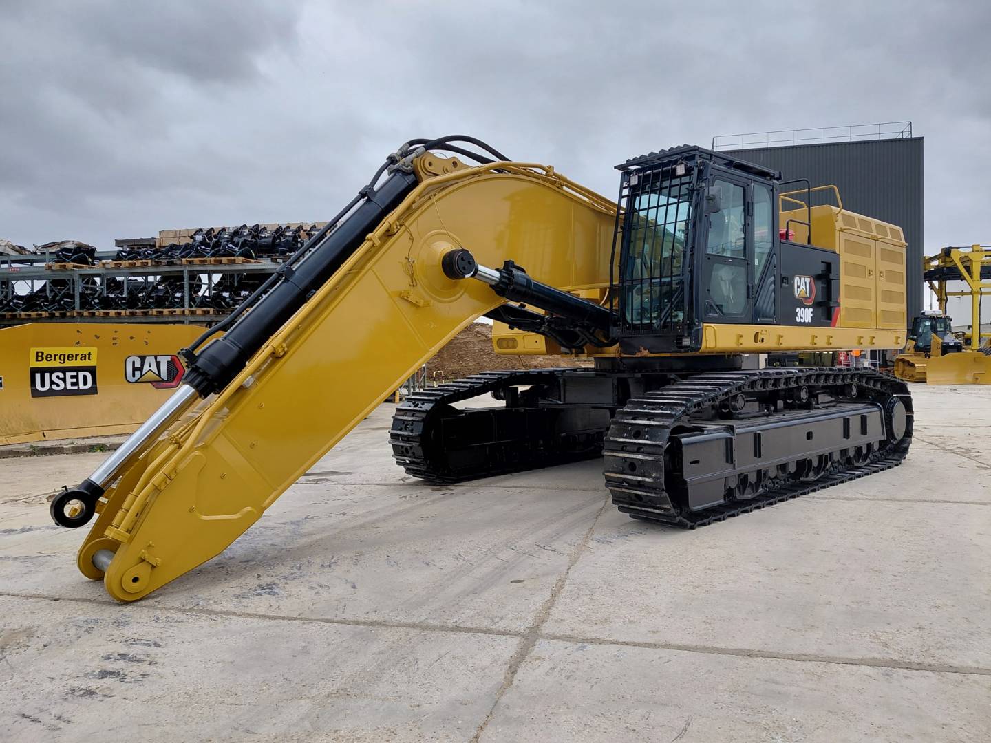 CAT 390F