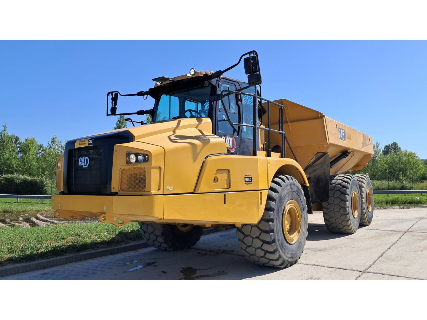 CAT 745