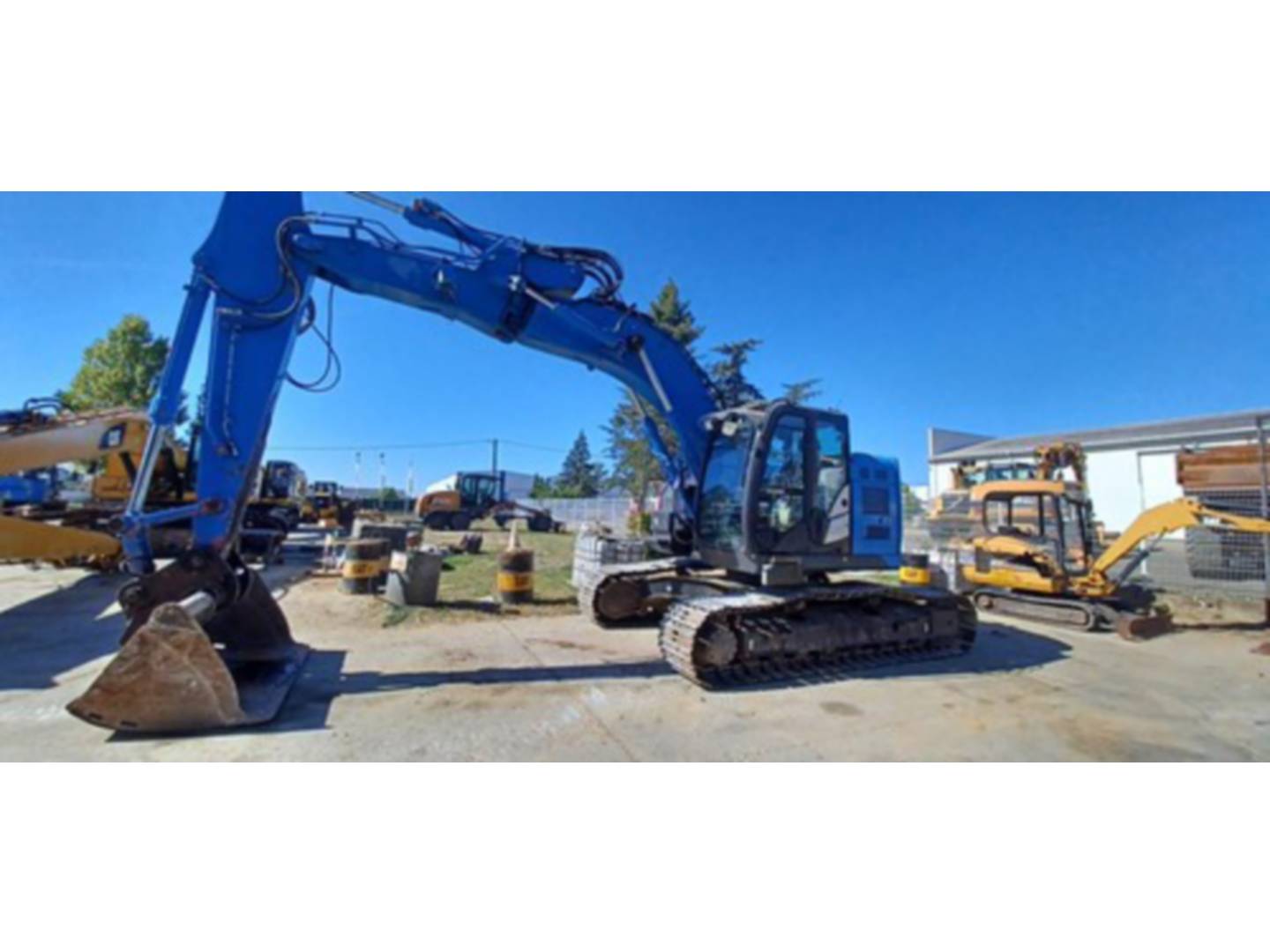 HITACHI ZX225
